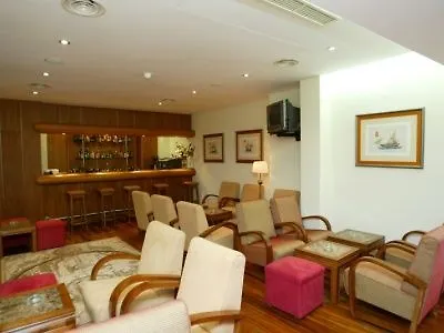 卡摩斯酒店 4* 蓬塔德尔加达